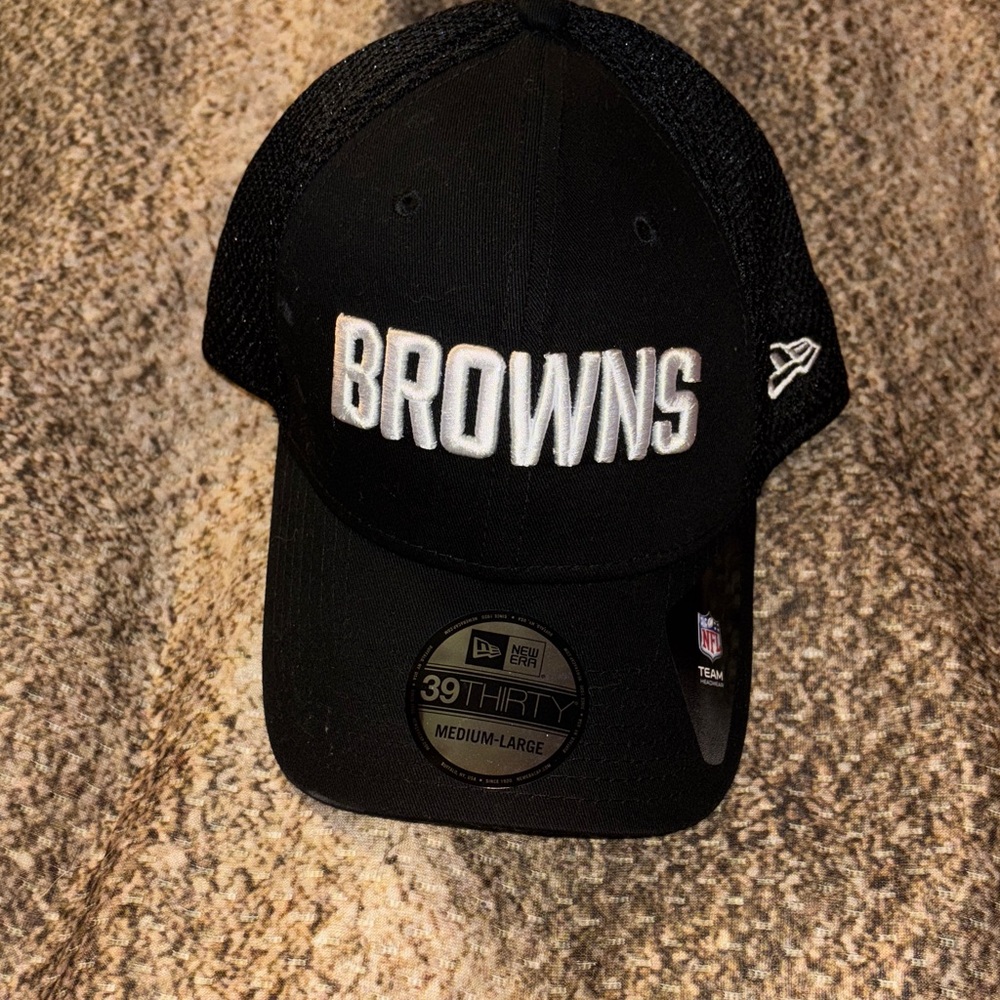 New Era - NFL Black Cap with White Cleveland Browns  / Med/Large size / NWT